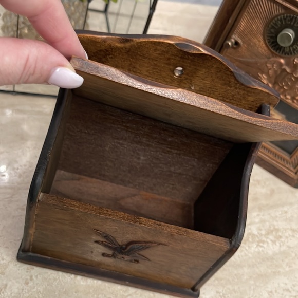 Vintage wooden Matchbook or Mailbox box with Eagle - Picture 2 of 7
